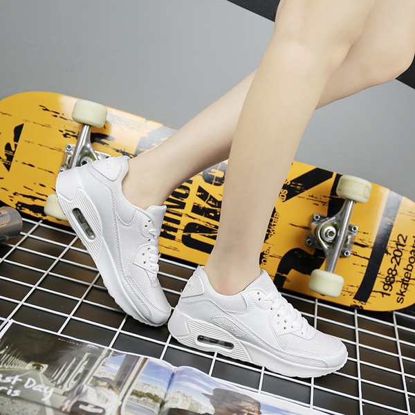 Női tornacipő ÚJ modell fűzővel és légzsákkal, négy színben