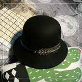 Palarie moderna de dama cu element metalic in negru