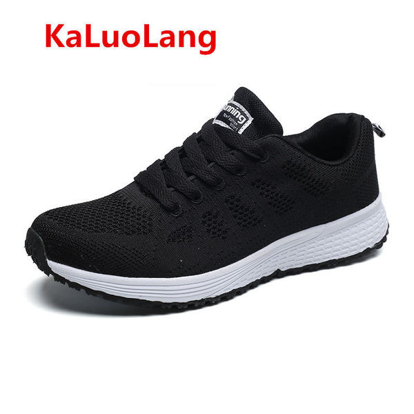 Női sportcipő fűzővel és vastag talppal, négy színben