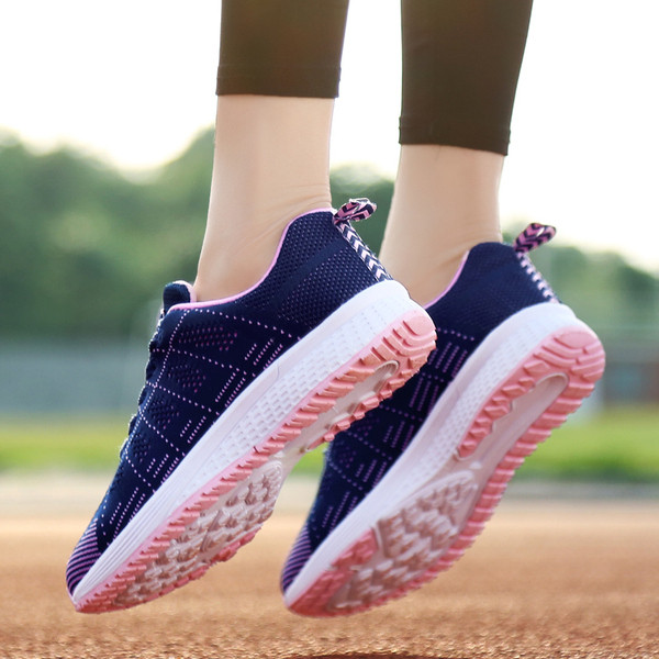 Női sportcipő fűzővel és vastag talppal, négy színben