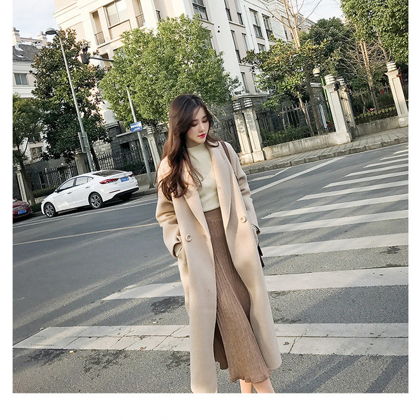 Női kabát hosszú és széles modell bézs és fekete színben