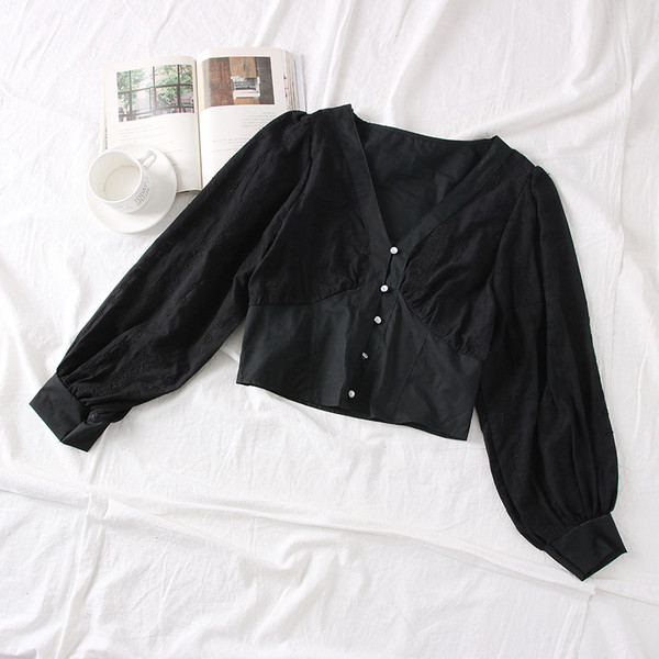 Νέο μοντέλο γυναικεία μπλούζα με λαιμόκοψη στο άσπρο, μαύρο και καφέ χρώμα