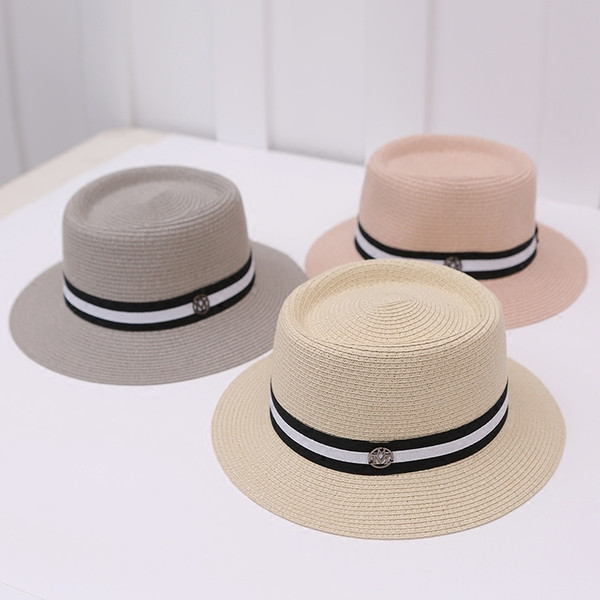 Μοντέρνο γυναικείο καπέλο σε λευκό, κρέμα, μπεζ, γκρι και μαύρο χρώμα