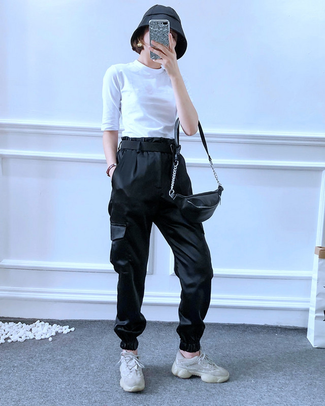 Pantaloni de damă controversați-casual cu curea și buzunare în negru