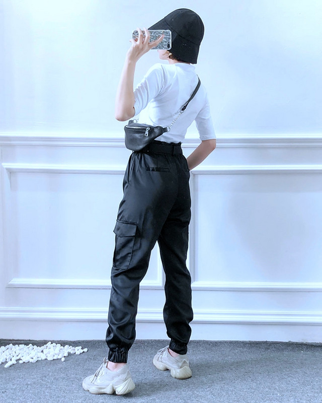 Pantaloni de damă controversați-casual cu curea și buzunare în negru