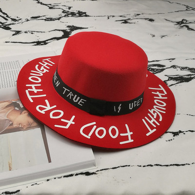 Μοντέρνο γυναικείο καπέλο σε δέκα χρώματα