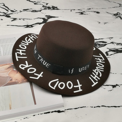 Μοντέρνο γυναικείο καπέλο σε δέκα χρώματα