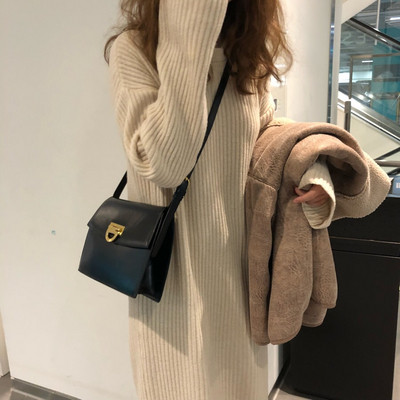 Rochie de iarna de dama cu decolteu rotund si cu fanta in bej si maro