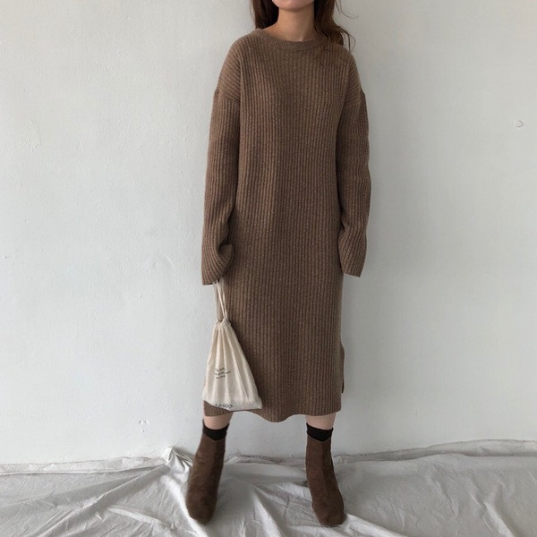 Rochie de iarna de dama cu decolteu rotund si cu fanta in bej si maro