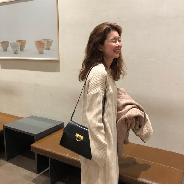 Rochie de iarna de dama cu decolteu rotund si cu fanta in bej si maro