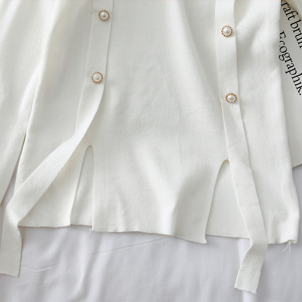 Bluză casual de damă cu perle în alb și negru