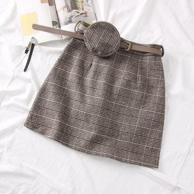 Fustă în carouri de damă, model actual, cu mașină în negru, roșu și maro