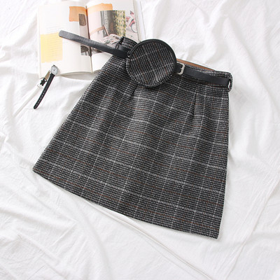 Fustă în carouri de damă, model actual, cu mașină în negru, roșu și maro