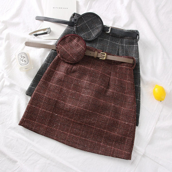 Fustă în carouri de damă, model actual, cu mașină în negru, roșu și maro