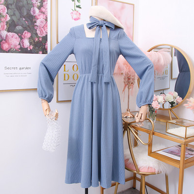 Rochie moderna de dama cu nasturi si decolteu patrat in roz, bej, albastru, rosu si negru