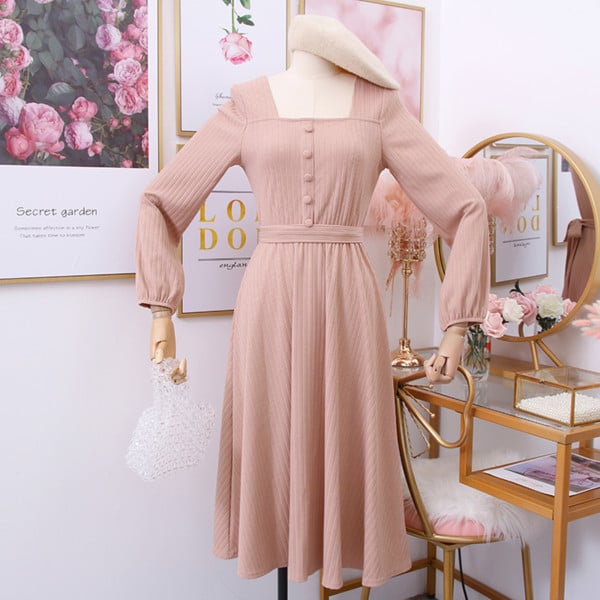 Rochie moderna de dama cu nasturi si decolteu patrat in roz, bej, albastru, rosu si negru