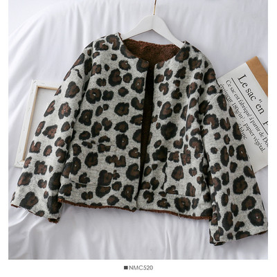 Καθημερινό γυναικείο παλτό με ζωικό μοτίβο σε δύο χρώματα