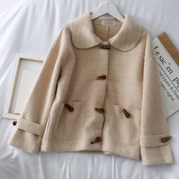 Palton scurt de dama modern cu nasturi si buzunar in roz, alb si verde