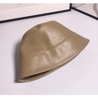 Δερμάτινο καπέλο σε μαύρο, καφέ, κίτρινο, μπεζ και μπορντό χρώμα