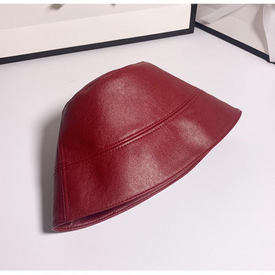 Δερμάτινο καπέλο σε μαύρο, καφέ, κίτρινο, μπεζ και μπορντό χρώμα