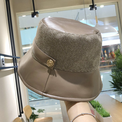 Μοντέρνο γυναικείο έκο δερμάτινο καπέλο σε μαύρο, λευκό, πορτοκαλί και μπεζ χρώμα