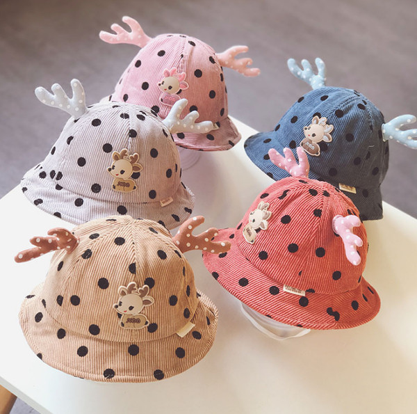 Παιδικό καπέλο πουά με στοιχείο 3D