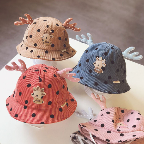 Παιδικό καπέλο πουά με στοιχείο 3D