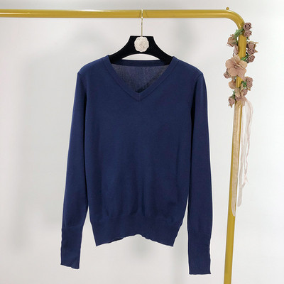 Γυναικείο λεπτό πουλόβερ με λαιμόκοψη σε τρία χρώματα