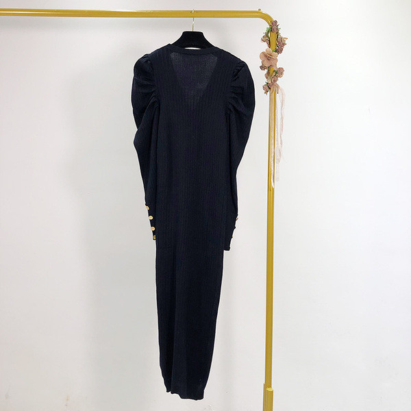 Rochie lungă, moale, cu nasturi și fante în albastru