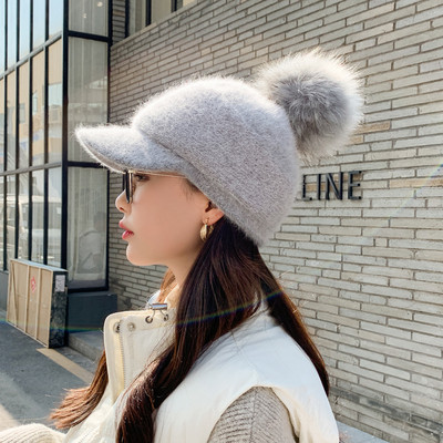 Modern női sapka napellenzővel és pehellyel