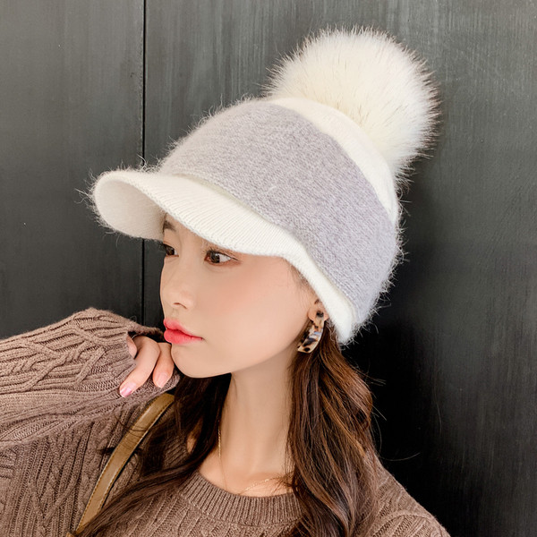 Modern női sapka napellenzővel és pehellyel