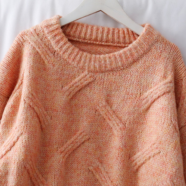 Μοντέρνο γυναικείο πουλόβερ γμε ωοειδές λαιμόκοψη σε ροζ, γκρι, πράσινο και κίτρινο χρώμα