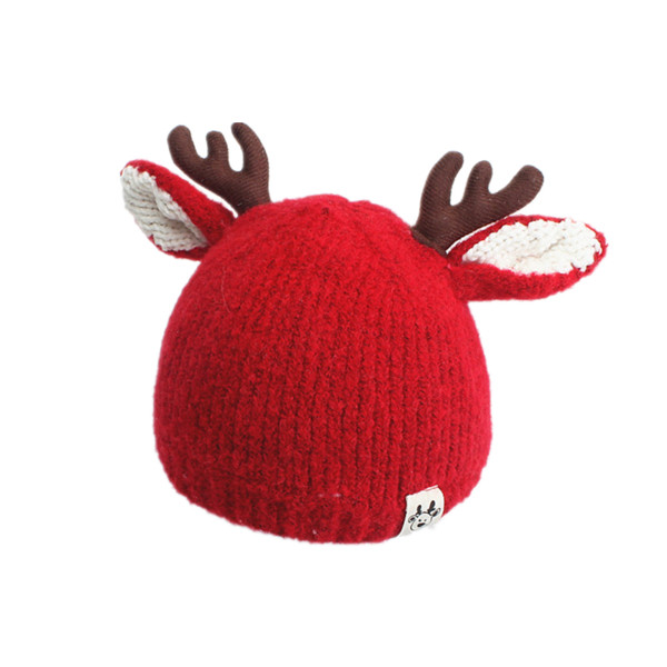 Gyermek téli sapka piros, rózsaszín, bézs, szürke és fekete 3D elemekkel