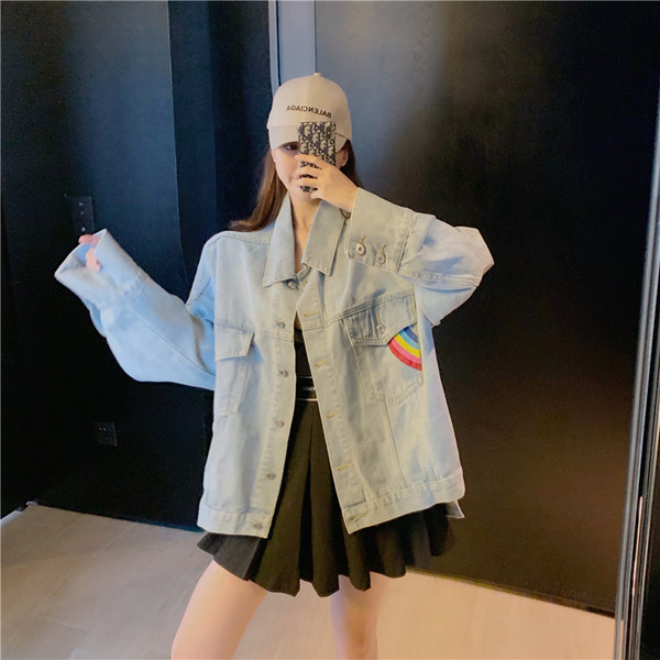 Geaca de dama din denim cu broderie colorata in albastru