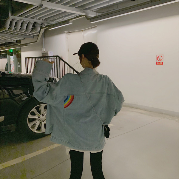 Geaca de dama din denim cu broderie colorata in albastru