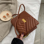 Geanta de dama eleganta din piele cu inchidere metalica in mai multe culori