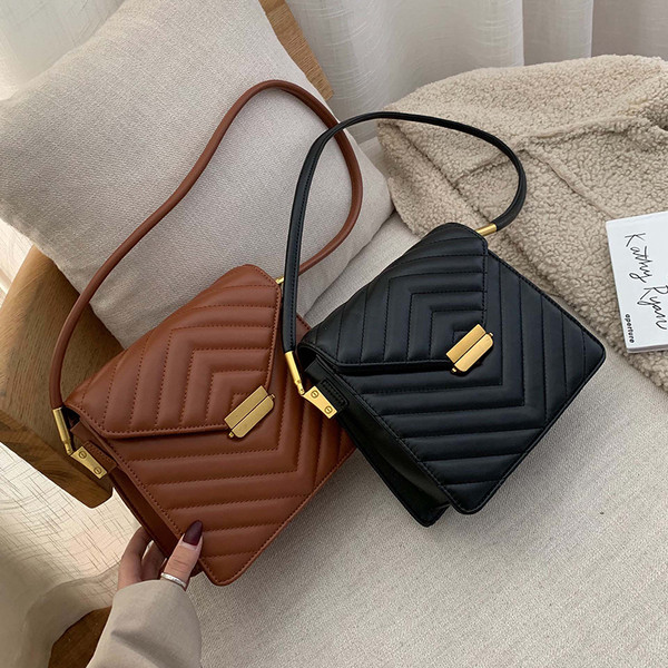 Geanta de dama eleganta din piele cu inchidere metalica in mai multe culori