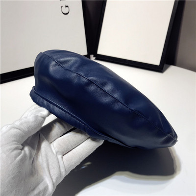 Μοντέρνο γυναικείο έκο δερμάτινο καπέλο σε διάφορα χρώματα