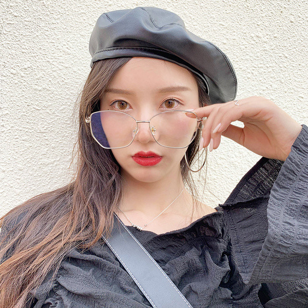 Μοντέρνο γυναικείο έκο δερμάτινο καπέλο σε διάφορα χρώματα