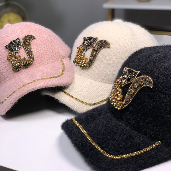 Palarie de dama moderna cu vizor si pietre