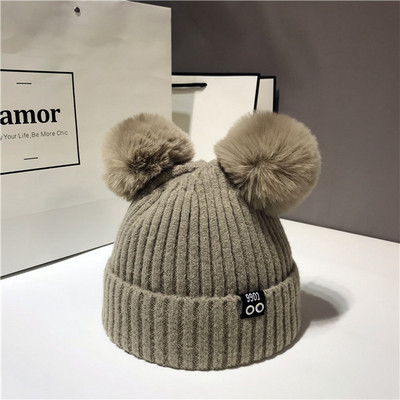 Γυναικείο καπέλο χειμωνιάτικο με τρισδιάστατο στοιχείο σε διάφορα χρώματα