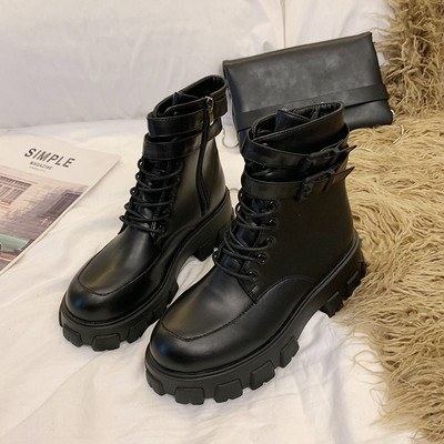 Κορυφαίες γυναικείες μπότες σε οικολογικό δέρμα σε μαύρο χρώμα