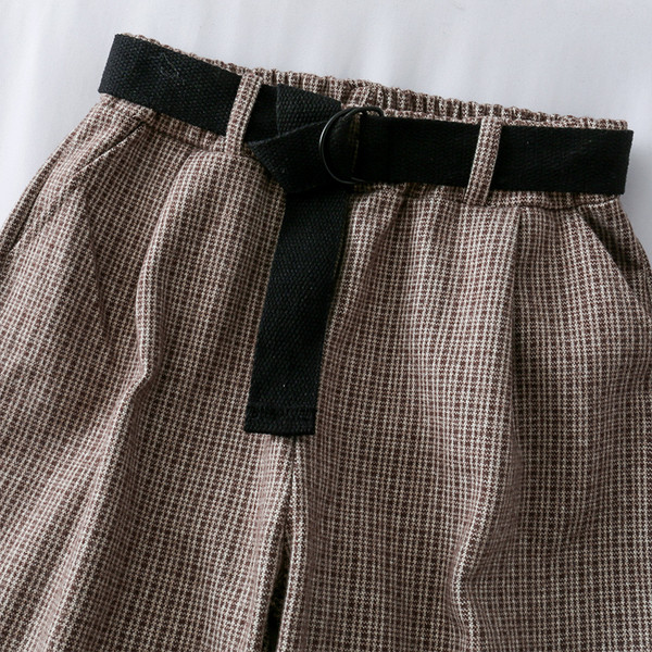 Modern női hosszú nadrág övvel és magas derékkal