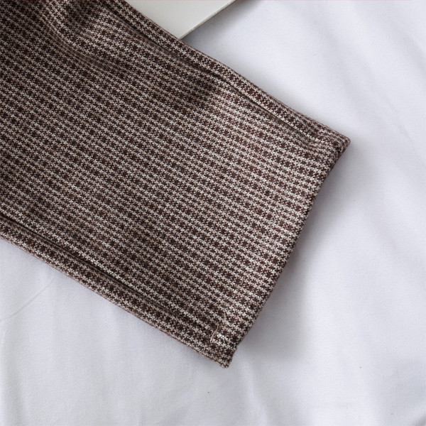 Modern női hosszú nadrág övvel és magas derékkal