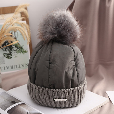 Γυναικείο καπέλο για το χειμώνα σε μαύρο, γκρι, ροζ, λευκό και κόκκινο χρώμα