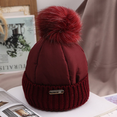 Γυναικείο καπέλο για το χειμώνα σε μαύρο, γκρι, ροζ, λευκό και κόκκινο χρώμα