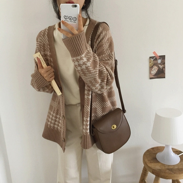 Vesta dama in carouri cu decolteu spitz