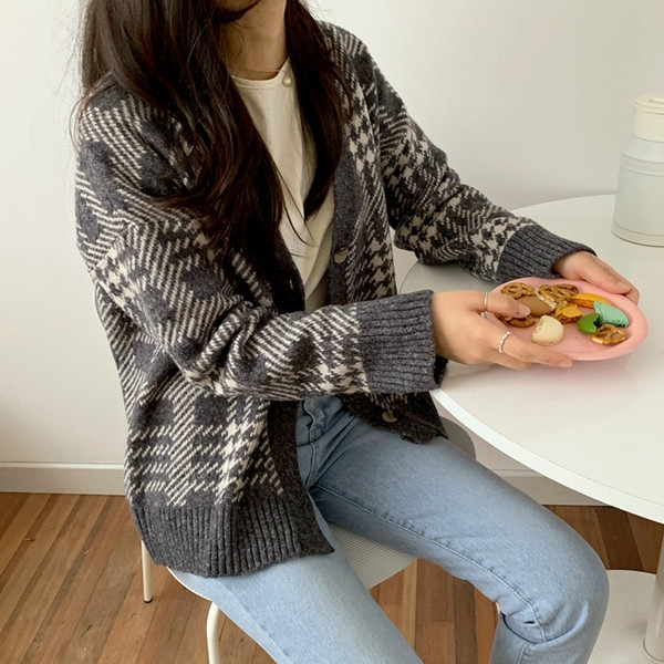 Vesta dama in carouri cu decolteu spitz