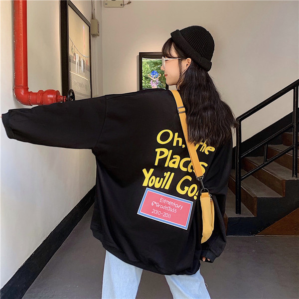 Női alkalmi blúz ovális nyakkivágással és rátéttel