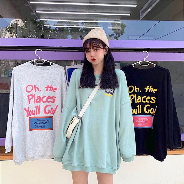 Női alkalmi blúz ovális nyakkivágással és rátéttel